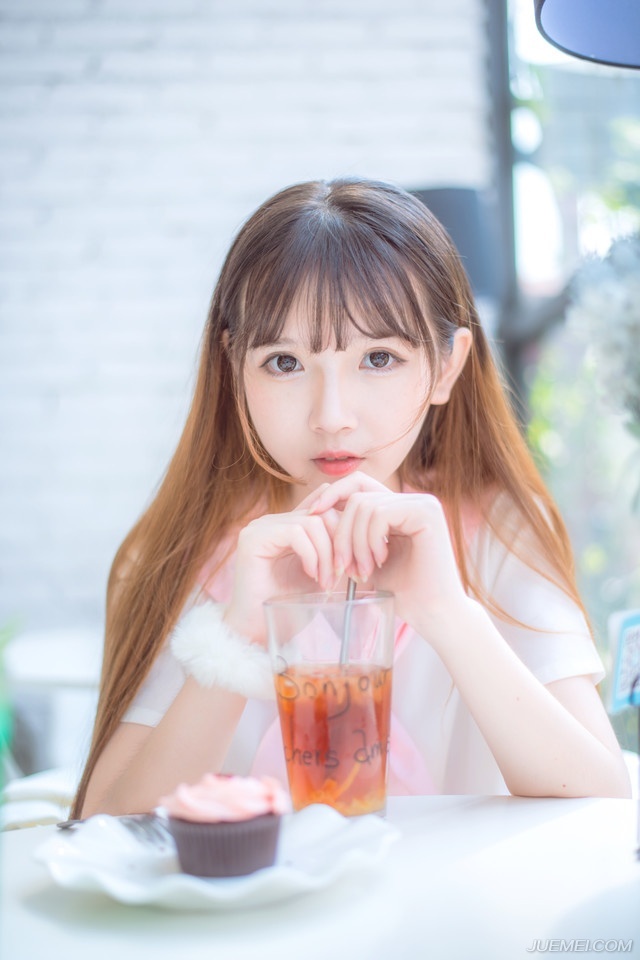 因为缘分再而来的东西，终有缘尽而别的时候。我们并不须为此更加难过。人，空空的来，空空的去，尘世间所拥有的一切，都不过转眼成空。我们所能带走的，留下的，除了爱之外，还有什么呢？而爱的及可贵和崇高，也在这种比较之下显出了它无与伦比的永恒。